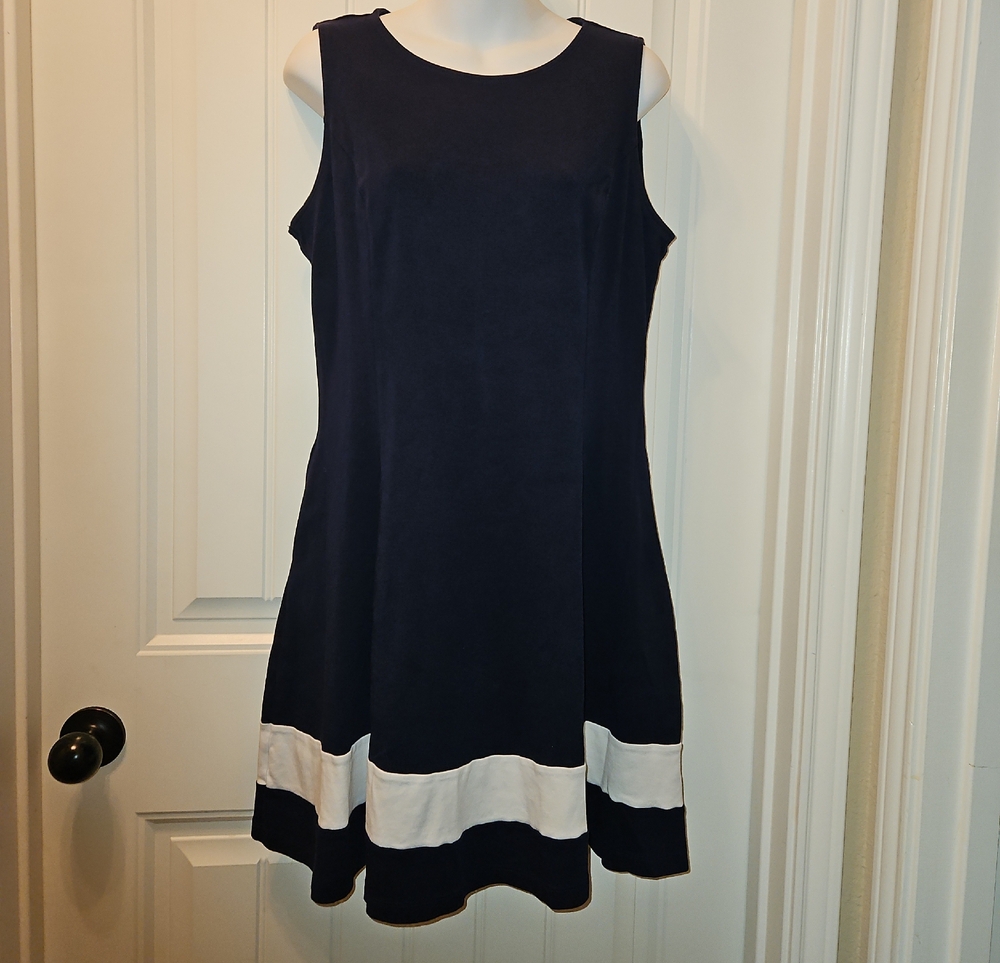 Like NEW  Navy and White Fun Sleeveless Dress